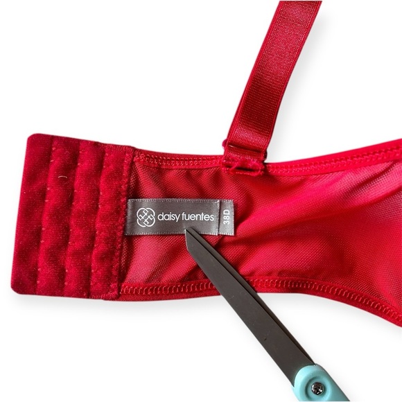 Daisy Fuentes Bra Red Lace women’s size 38D - Picture 6 of 9